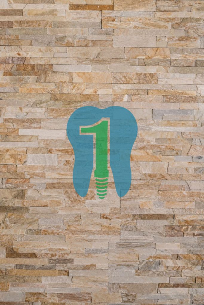 Muur met logo erop